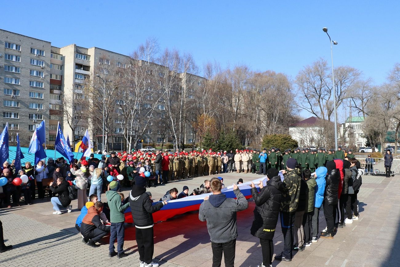 Сильная Россия лишь в строю едином!»: многонациональный Уссурийск отметил  День народного единства | 04.11.2022 | Уссурийск - БезФормата